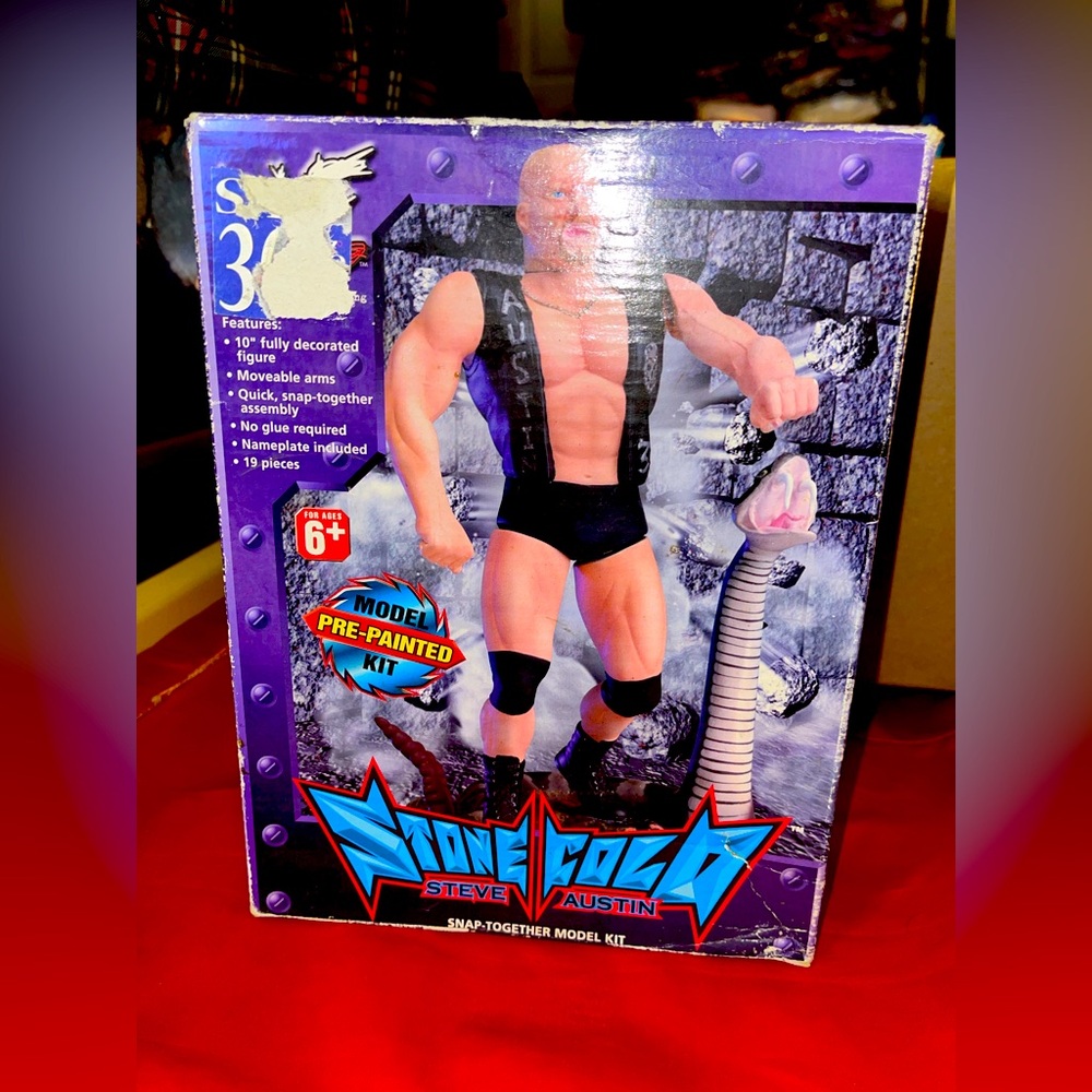 WWE Stone Cold Steve Austin Painted 10” Snap Together Model Kit. Seal Parts